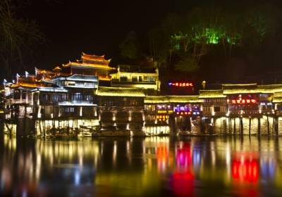 夜游凤凰古城，感受别样的古城美