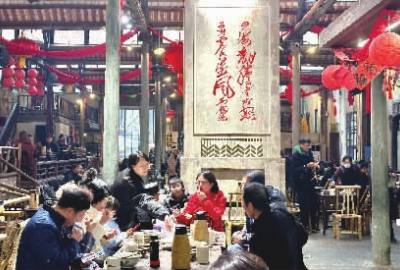 “湖南人的松弛感”再登热搜：连辣椒炒肉里都透着股自在劲儿